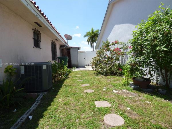 Maria Teresa, 9023 NW 113th St, Hialeah Gardens, Florida 33018, image 3