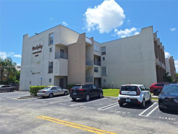 10900 SW 104th St #121, Unincorporated Dade County, Florida 33176, image 1