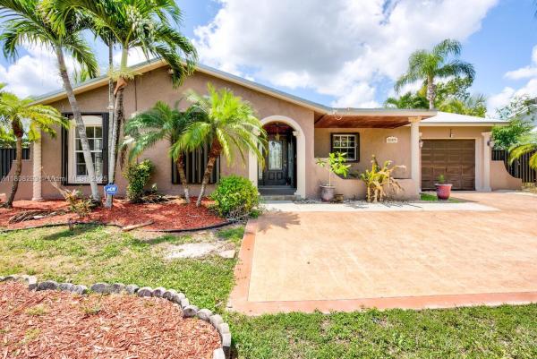 12370 SW 264th St, Unincorporated Dade County, Florida 33032, image 2