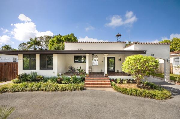 Country Club Estates, 58 Glendale Dr, Miami Springs, Florida 33166, image 3