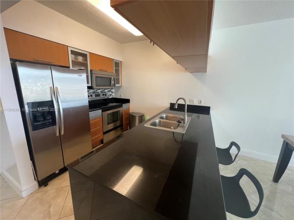 Opera Tower, 1750 N Bayshore Dr #1410, Miami, Florida 33132, image 2