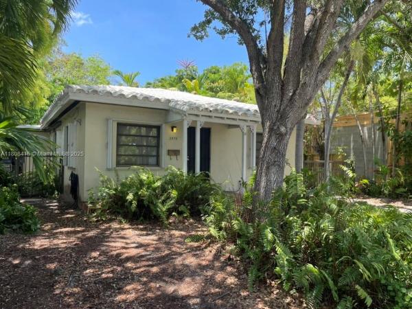 Lincoln Manor, 2975 Shipping Ave, Miami, Florida 33133, image 2