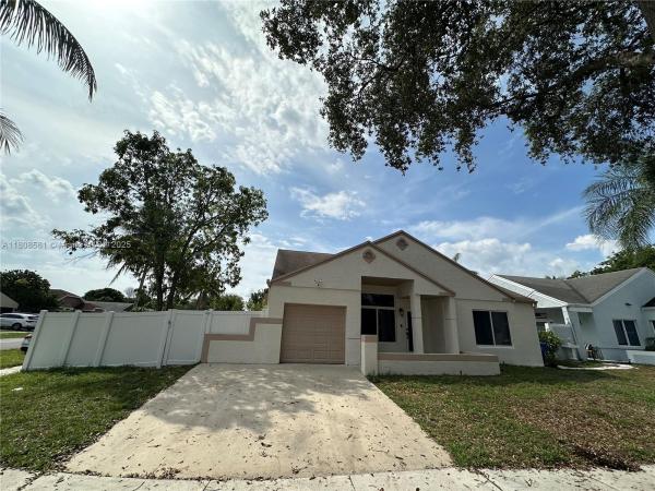Cinnamon Place At Honeywoods, 8600 SW 12th St, Pembroke Pines, Florida 33025, image 1