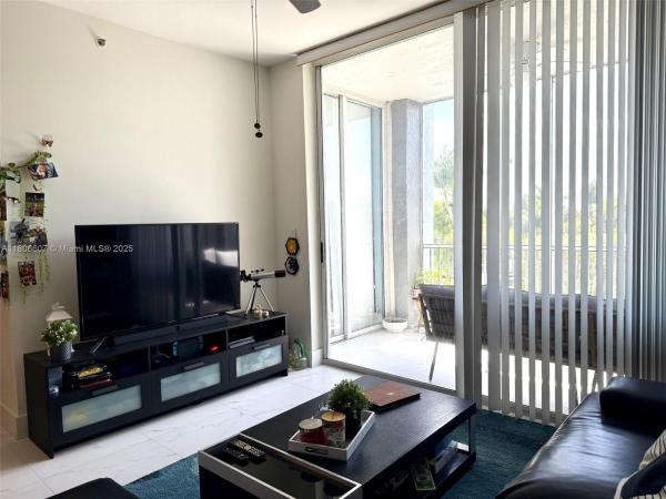 Doral House, 9725 NW 52nd St #421, Doral, Florida 33178, image 2