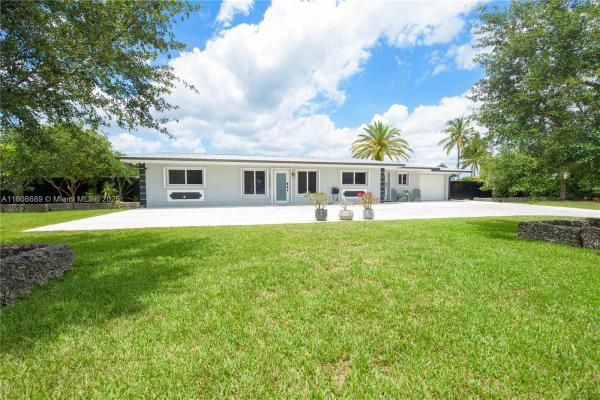 19525 SW 272nd St, Unincorporated Dade County, Florida 33031, image 1