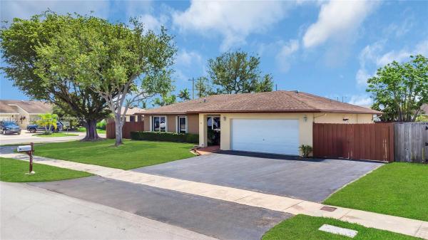 Winston Park, 13227 SW 85th Ter, Kendale Lakes, Florida 33183, image 3