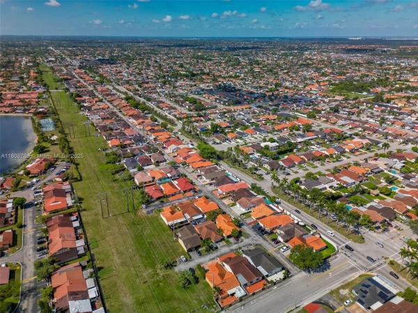 Tamiami Lakes, 1114 SW 136th Pl, Tamiami, Florida 33184, image 2