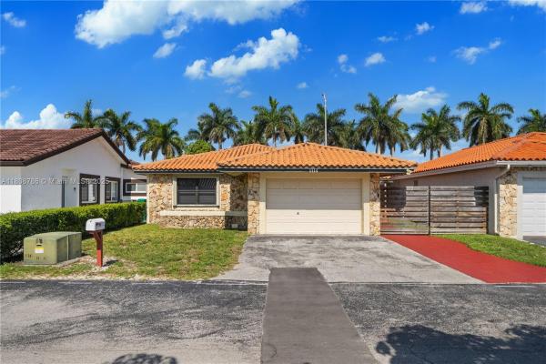 Tamiami Lakes, 1114 SW 136th Pl, Tamiami, Florida 33184, image 3