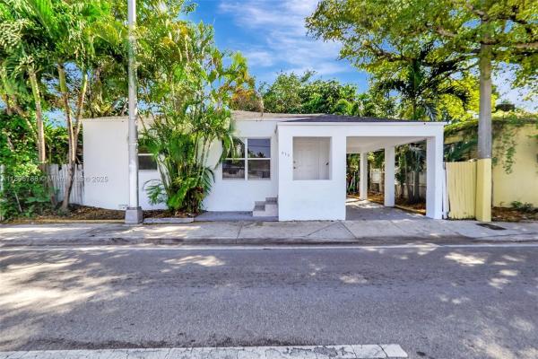 812 NW 103rd St, Unincorporated Dade County, Florida 33150, image 1