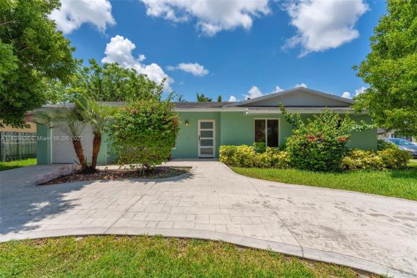 12520 SW 106th St, Unincorporated Dade County, Florida 33186, image 1