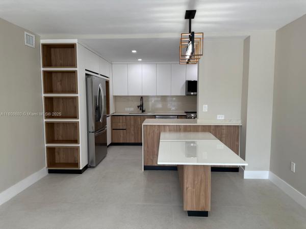 Boston Plaza, 6801 Indian Creek Dr #207, Miami Beach, Florida 33141, image 1