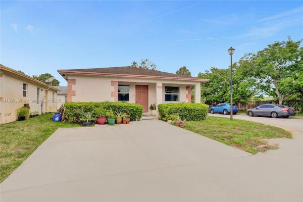 Rock Island Oaks, 2221 NW 24th Ct, Fort Lauderdale, Florida 33311, image 1