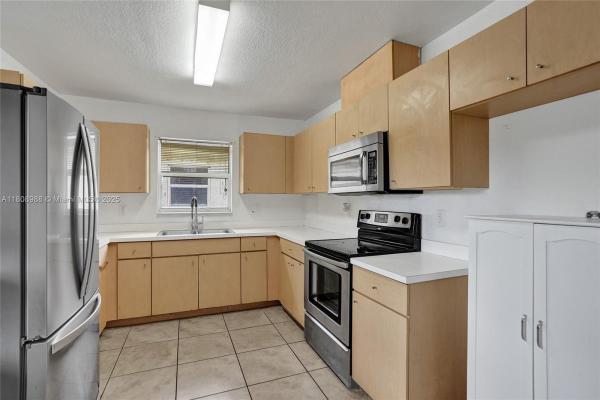 Rock Island Oaks, 2221 NW 24th Ct, Fort Lauderdale, Florida 33311, image 3