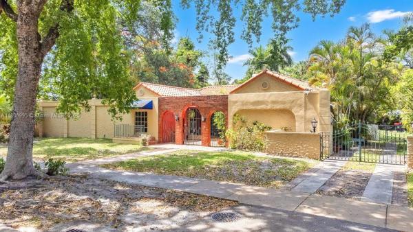 Coral Groves, 421 Zamora Ave, Coral Gables, Florida 33134, image 2