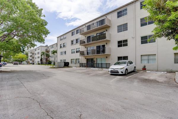 El Lago, 5501 NW 7th St #E408, Miami, Florida 33126, image 1