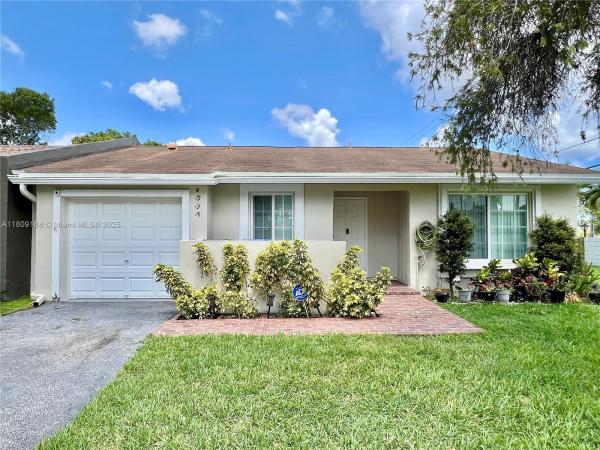 Lakewood On The Green, 453 Lakewood Cir #A, Margate, Florida 33063, image 2