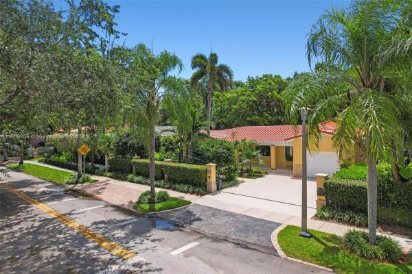 Natoma Manors, 1650 Tigertail Ave, Miami, Florida 33133, image 2