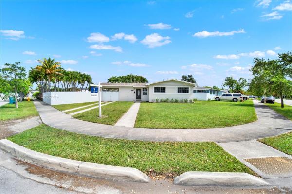 Pine Tree Manor, 19610 Christmas Rd, Cutler Bay, Florida 33157, image 3