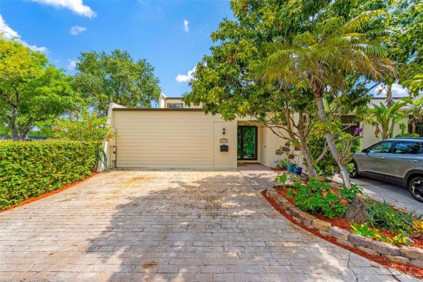Sunset Park Lake Villas, 7619 SW 102nd Pl, Kendall, Florida 33173, image 3