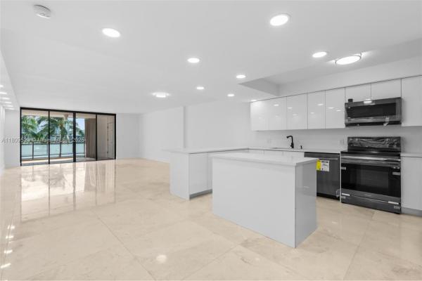 2300 Diana, 2300 Diana Dr #302, Hallandale Beach, Florida 33009, image 1