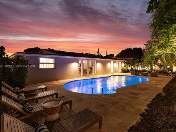 Tropical Manors, 2741 NE 6th Ave, Wilton Manors, Florida 33334, image 1