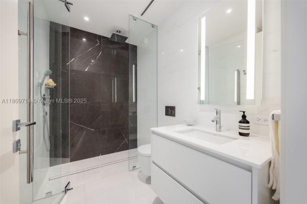 300 Biscayne Blvd Way #5205W, Miami, Florida 33131, image 2