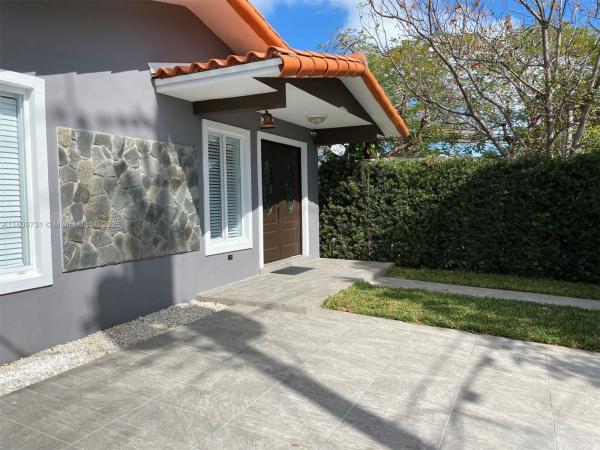 Silver Bluff Gardens, 3211 SW 27th St #3213, Miami, Florida 33133, image 1