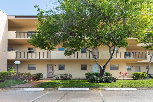 Cambridge House Of Carriage Hills, 301 Cambridge Rd #203, Hollywood, Florida 33024, image 1