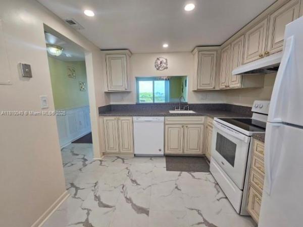 Colony Point, 900 Colony Point Cir #505, Pembroke Pines, Florida 33026, image 2