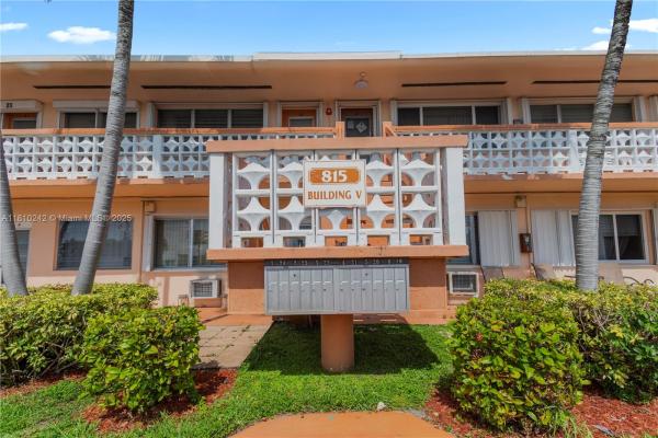 815 SW 10th Ter #20V, Hallandale Beach, Florida 33009, image 1