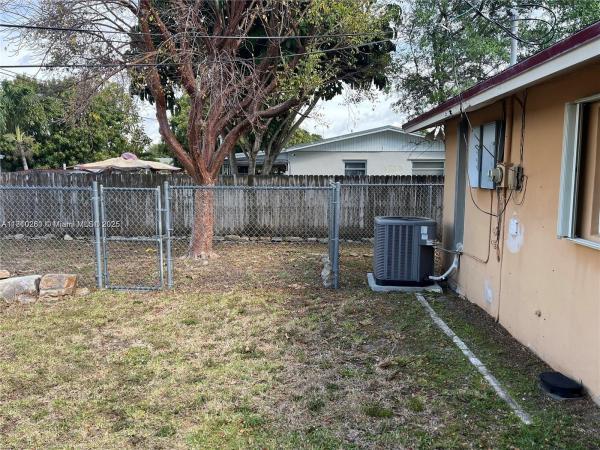 Fairway Park, 16320 SW 100th Ct, Kendall, Florida 33157, image 2