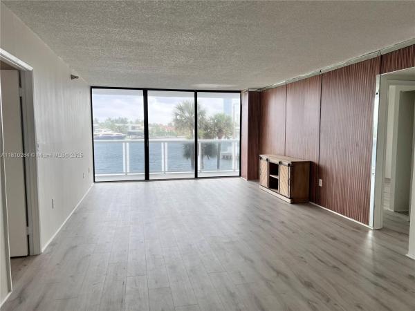 Waterview 2, 20515 E Country Club Dr #245, Aventura, Florida 33180, image 1