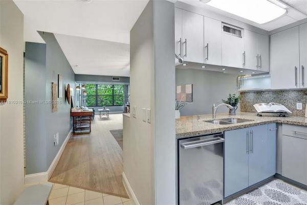 Whitehall 2 Of Pine Island Ridge, 1709 Whitehall Dr #401, Davie, Florida 33324, image 3