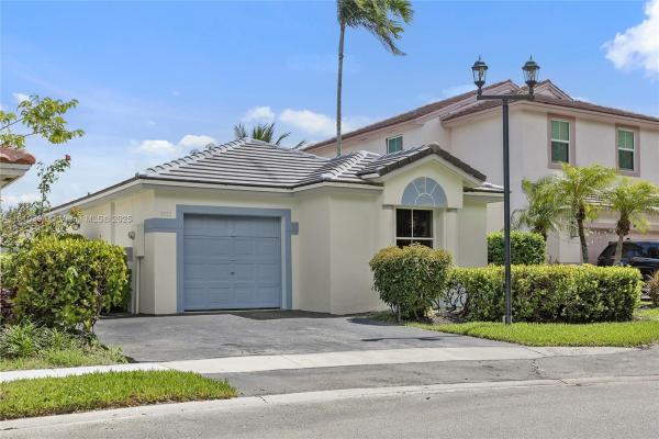 Lakes Of Newport, 7572 NW 3rd St, Plantation, Florida 33317, image 1