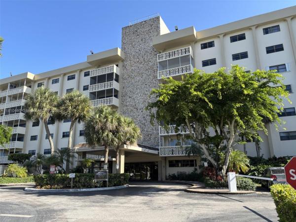 800 NE 195th St #606, Unincorporated Dade County, Florida 33179, image 1