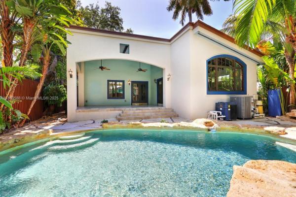 2527 Inagua Ave, Coconut Grove, Florida 33133, image 1
