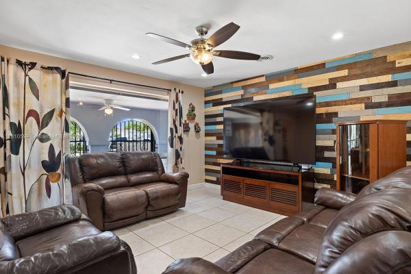 Hollywood Beach Gardens, 5808 Polk St, Hollywood, Florida 33021, image 2