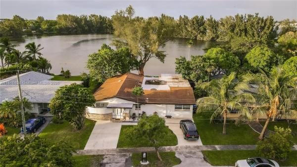 Pickwick Lake Estates, 871 NE 182nd Ter #., North Miami Beach, Florida 33162, image 1