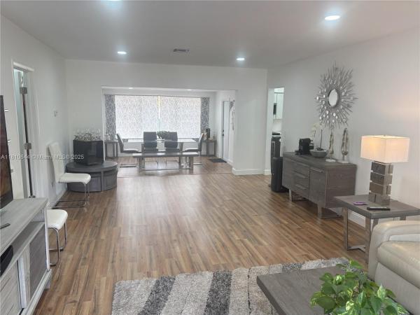 Poincianna Manor, 840 NE 147th St, North Miami, Florida 33161, image 3