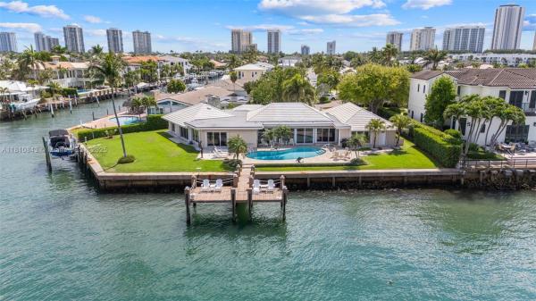 Yacht Harbor Manor, 990 Powell Dr, Riviera Beach, Florida 33404, image 2