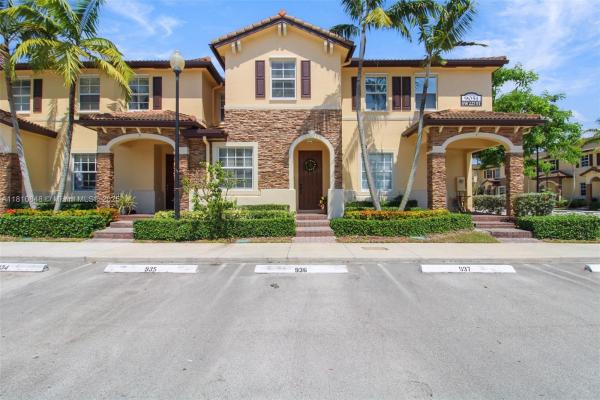 The Shores At Isles Of Bayshore, 9051 SW 227th St #2, Cutler Bay, Florida 33190, image 2