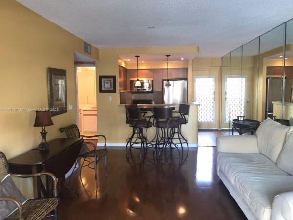 La Canadienne, 3545 NE 167th St #204, North Miami Beach, Florida 33160, image 2