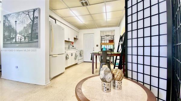 Allocca, 580 NE 139th St, North Miami, Florida 33161, image 3