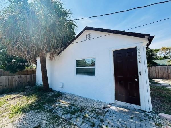 Lake Worth Town, 829 S L St #B, Lake Worth Beach, Florida 33460, image 1