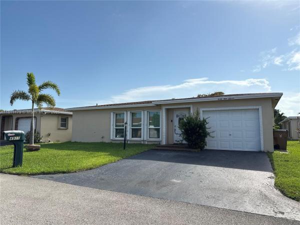 Crystal Lake Golf Villas, 4911 NW 14th Ave, Deerfield Beach, Florida 33064, image 1