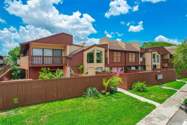 6967 SW 115th Pl, Unincorporated Dade County, Florida 33173, image 1