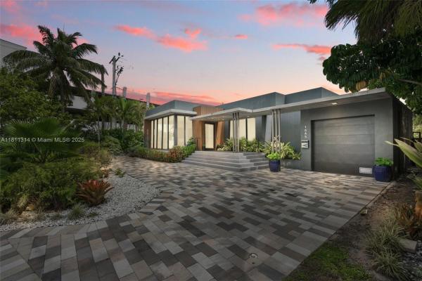 1845 NE 124th St, Miami, Florida 33181, image 1