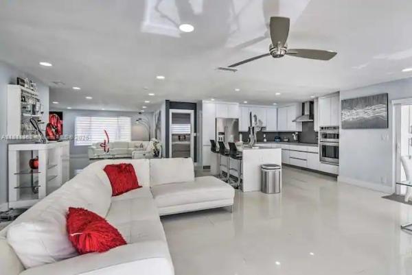 Palm Springs Lakes, 8031 W 14th Ct, Hialeah, Florida 33014, image 2
