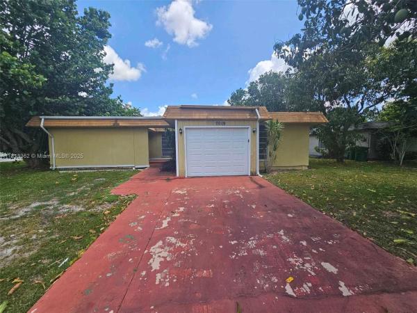 Vanguard Village 15, 7019 NW 63rd St, Tamarac, Florida 33321, image 1