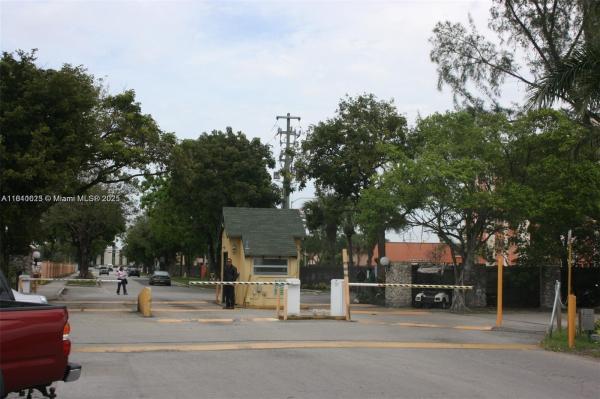Hialeah Gardens, Florida 33016, image 1